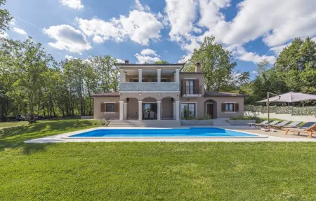 Location Maison à Pazin 8 personnes