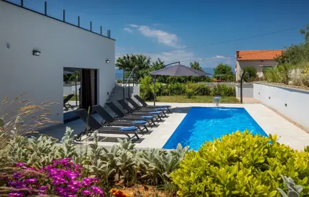 Location Maison à Bajcici 8 personnes