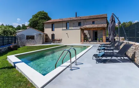 Location Maison à Pazin 9 personnes