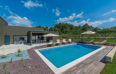 Location Maison à Barban 10 personnes