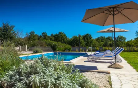 Location Maison à Barban 7 personnes