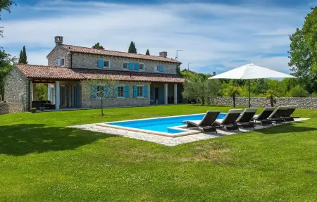 Location Maison à Divsici 8 personnes