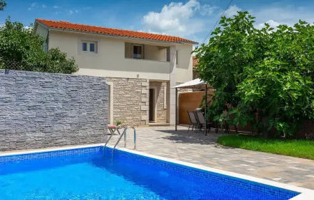 Location Maison à Tinjan 5 personnes