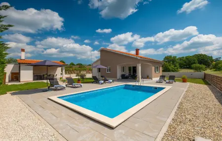 Location Maison à Tinjan 6 personnes