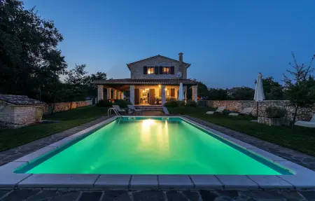 Location Maison à Tinjan 10 personnes