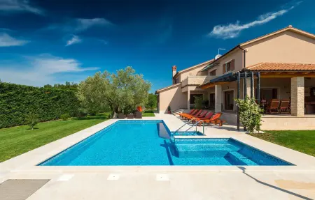 Location Maison à Salambati 8 personnes