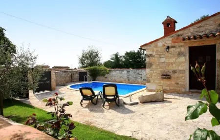 Location Maison à Tinjan 4 personnes