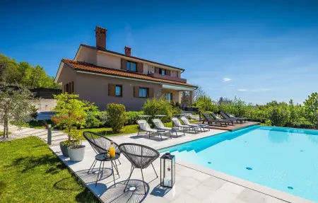 Location Maison à Pazin 8 personnes