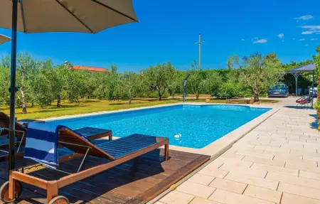 Location Maison à Tinjan 8 personnes