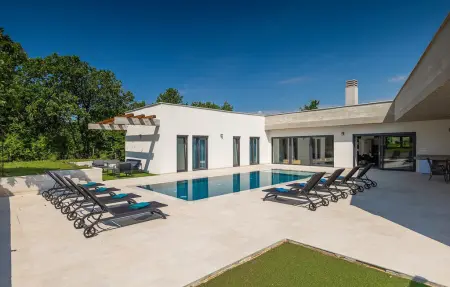 Location Maison à Barban 8 personnes