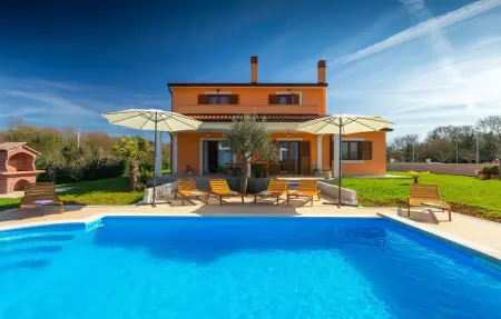 Location Maison à Tinjan 8 personnes