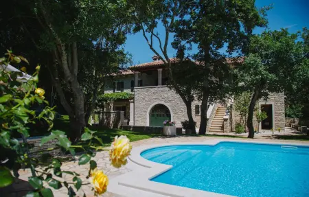 Location Maison à Tinjan 9 personnes