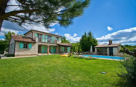 Location Maison à Tinjan 8 personnes