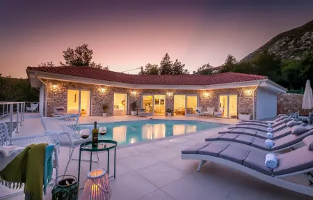 Location Maison à Drivenik 12 personnes