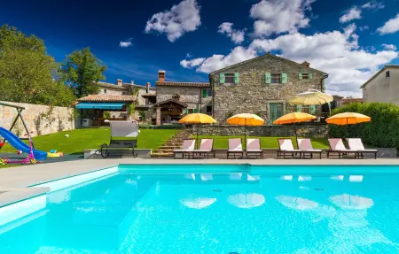 Location Maison à Buzet 28 personnes