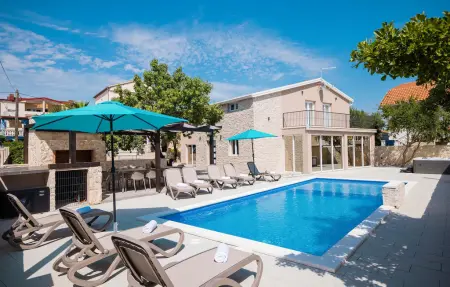 Location Maison à Vir 10 personnes