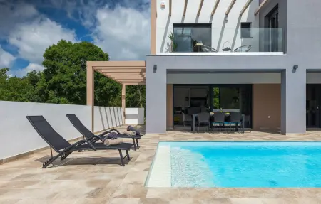 Location Maison à Barban 8 personnes