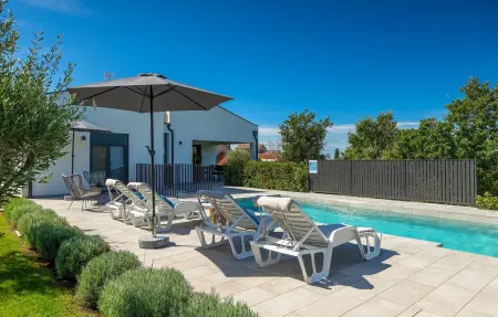 Location Maison à Burici 6 personnes