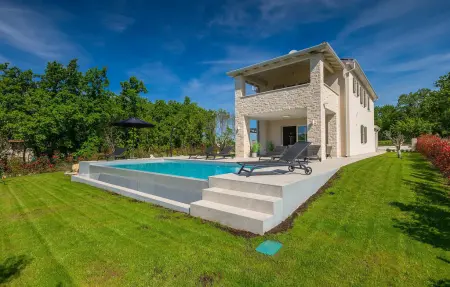 Location Maison à Anzici 8 personnes