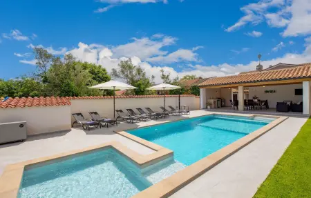 Location Maison à Mali Vares 8 personnes