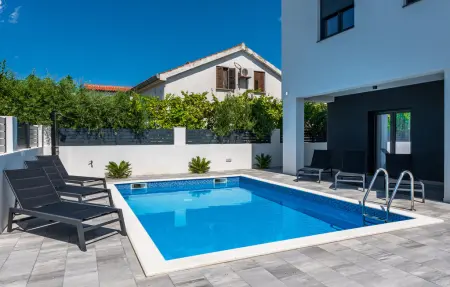 Location Maison à Vrsi 8 personnes