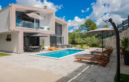 Location Maison à Vrgorac 8 personnes