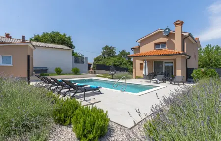 Location Maison à Krsan 8 personnes