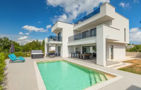 Location Maison à Galizana 8 personnes