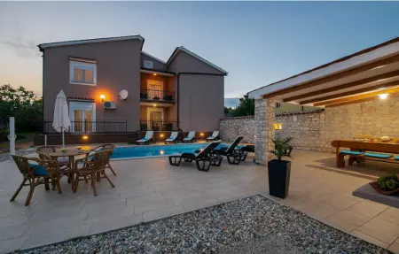 Location Maison à Barban 8 personnes