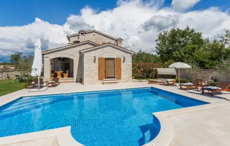 Location Maison à Tinjan 8 personnes