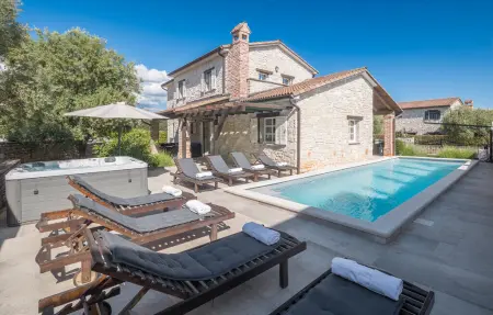 Location Maison à Visnjan 8 personnes