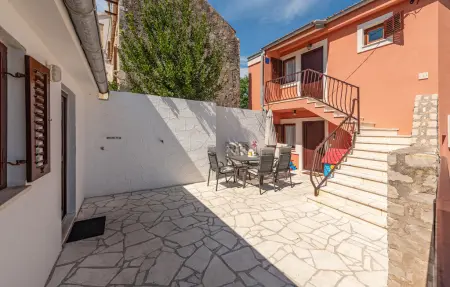 Location Maison à Nin 6 personnes