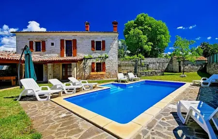 Location Maison à Tinjan 8 personnes