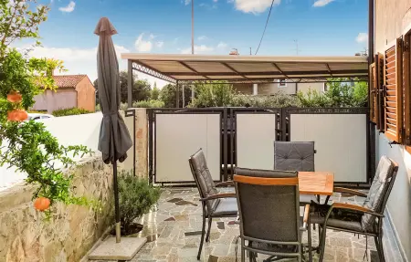 Location Maison à Kmeti 4 personnes