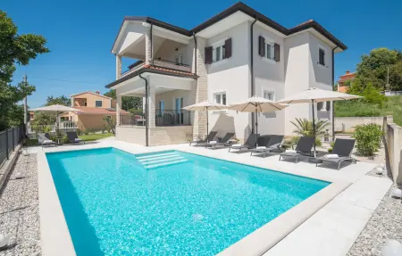 Location Maison à Rojci 10 personnes