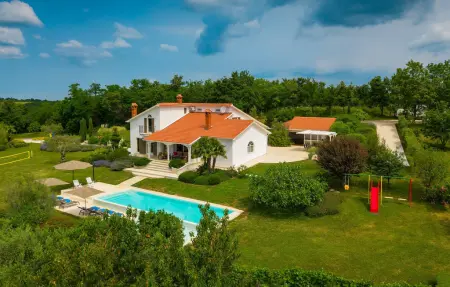 Location Maison à Pazin 12 personnes