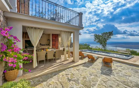 Location Maison à Smrika 6 personnes