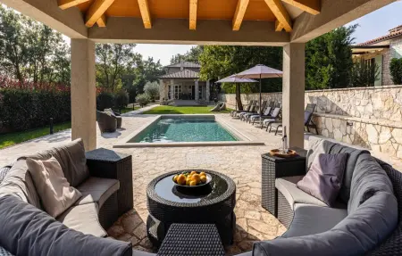 Location Maison à Tinjan 8 personnes