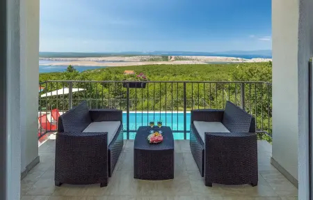 Location Maison à Smrika 8 personnes