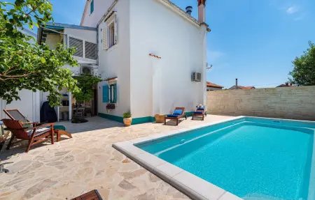 Location Maison à Preko 13 personnes