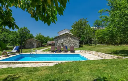 Location Maison à Pazin 8 personnes