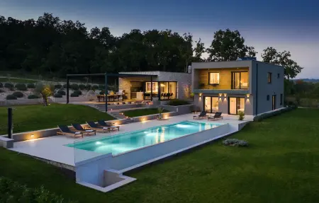 Location Maison à Pazin 14 personnes