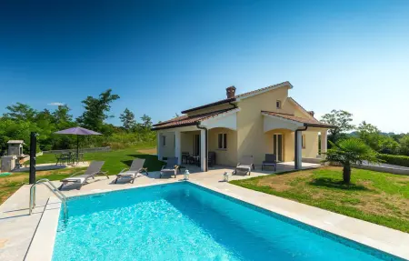 Location Maison à Pazin 7 personnes