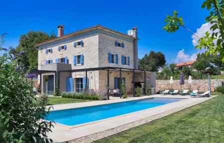 Location Maison à Tinjan 10 personnes