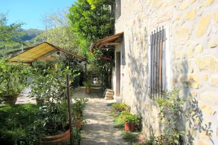 Location Gîte à Marliana 8 personnes