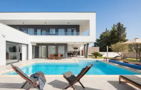 Location Maison à Banjole 10 personnes