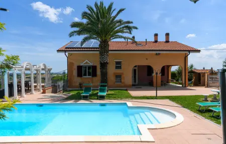 Location Maison à Castel Colonna di Mont 7 personnes