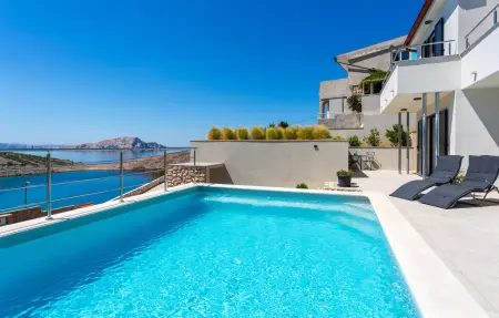 Location Maison à Lukovo 8 personnes