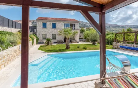 Location Maison à Pag 6 personnes