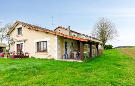 Location Maison à Scorbé Clairvaux 9 personnes